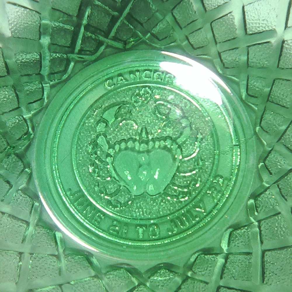 Vtg astrology themed ~Cancer~ Green Glass Bowl With Crab & Dates Zodiac Dish - Picture 4 of 13